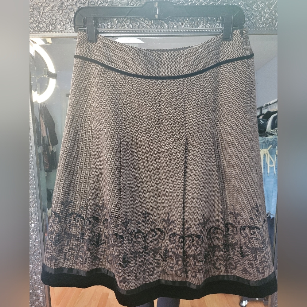 Ann Taylor Loft Beautiful Black and Brown Mixed Patterned Skirt. 4.